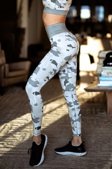 Women’s Light Wash Camo Print Activewear Leggings style 2