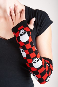SKULL AND CROSSBONES ARM WARMERS style 2